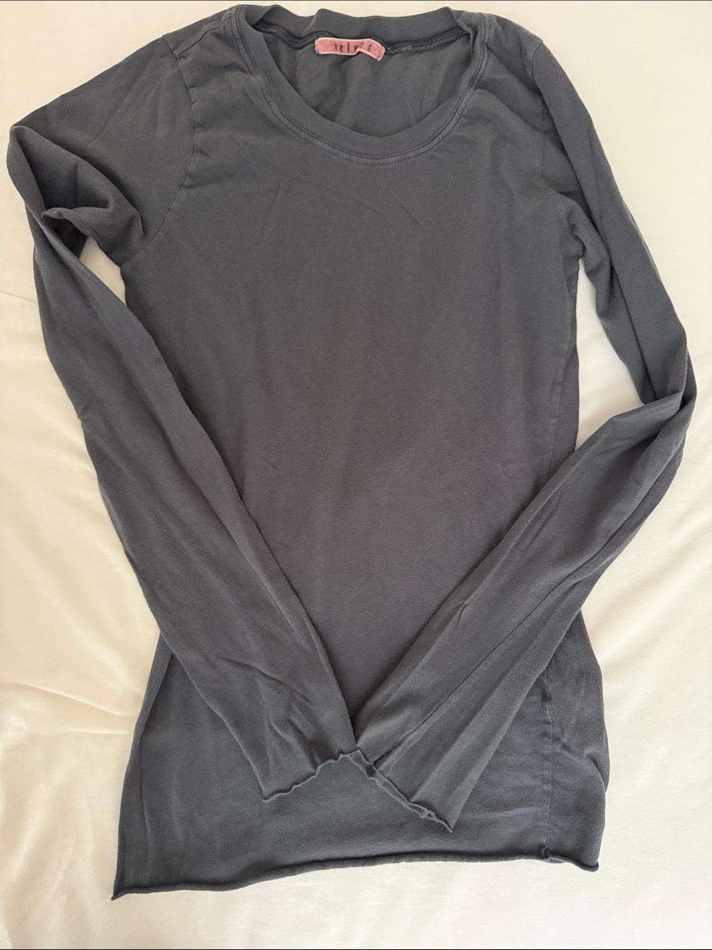 Velvet by Graham & Spencer Charcoal Gray Long-Sleeve Crewneck Top. Size: Small